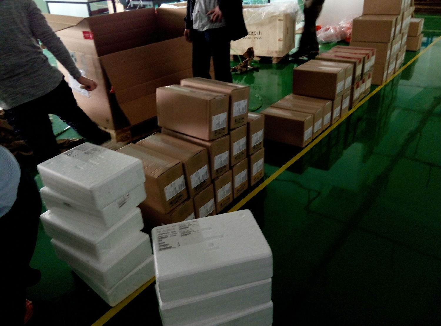 深圳客戶訂購的力士樂伺服電機等產品又到貨啦!