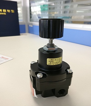 自力可調式減壓閥構造參數，來控制閥門的開度